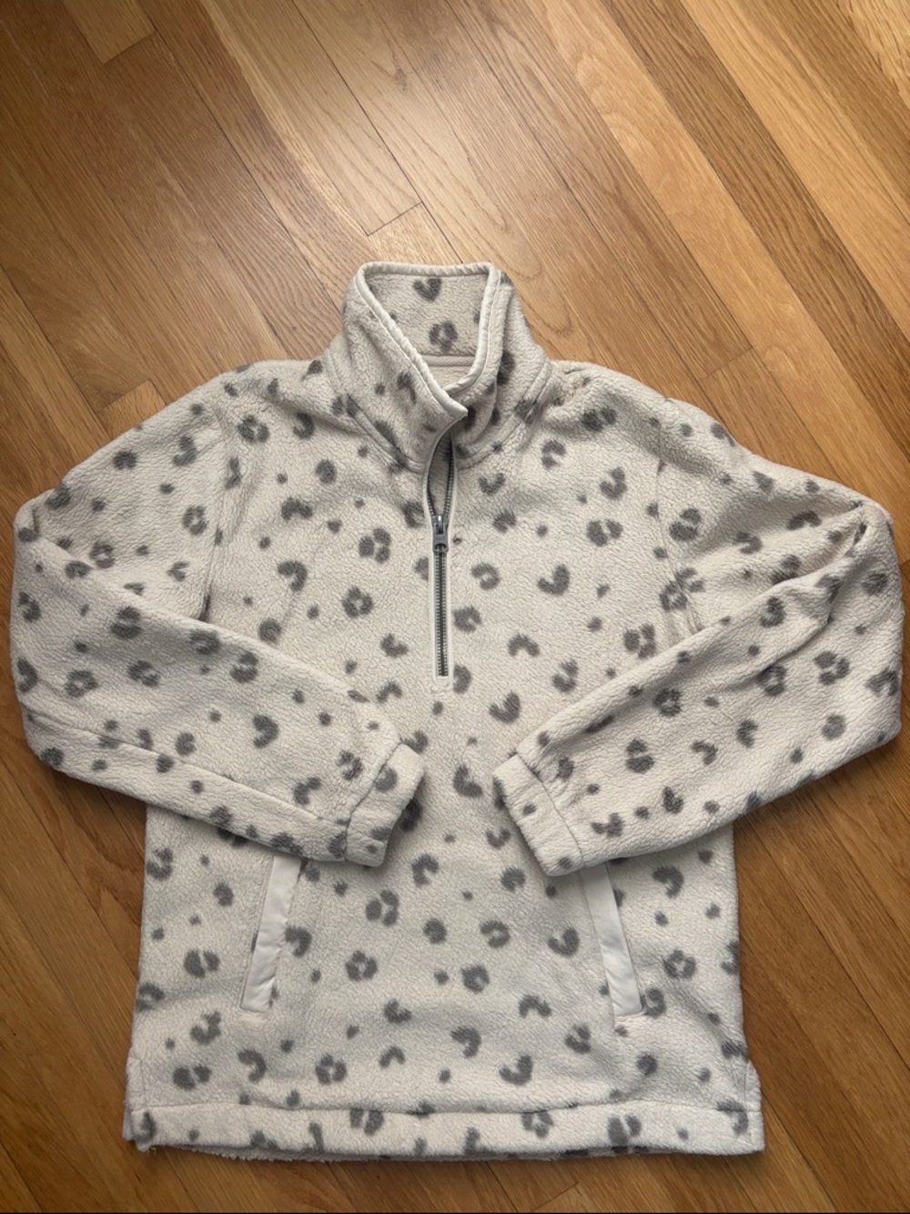 Abercrombie & Fitch Cream Half-Zip Fleece with Gray Leopard Print Size Small